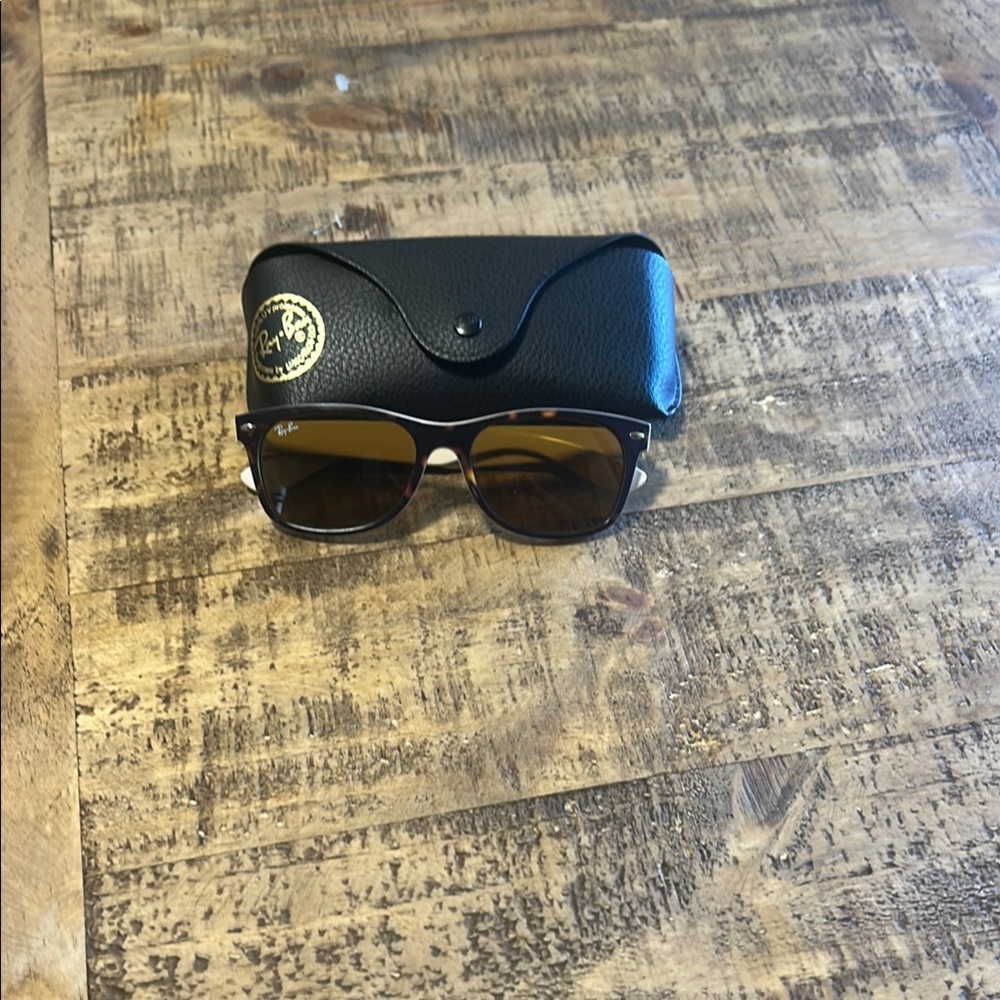 Ray-Ban Brown and Cream Sunglasses Classic Style